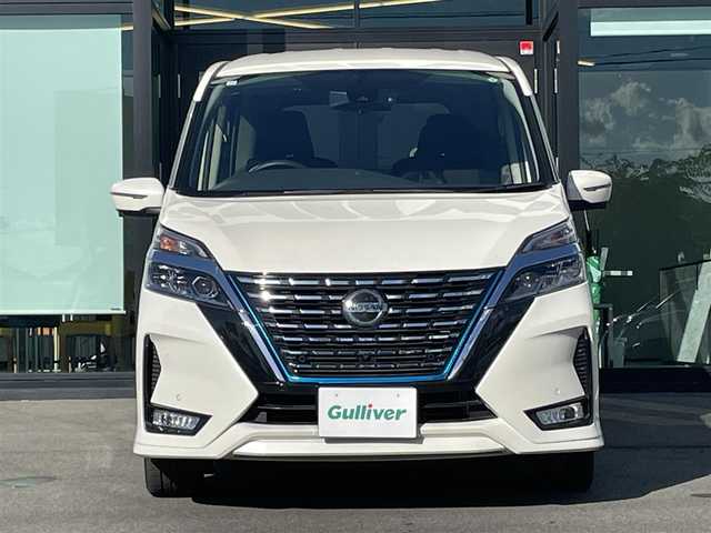 日産 セレナ e－パワー ハイウェイスター V 愛媛県 2020(令2)年 4.9万km ブリリアントホワイトパール 純正10インチナビ　/後席フリップダウンモニター　/全周囲カメラ　/両側電動スライド　/左側ハンズフリースライド　/プロパイロット　/デジタルインナーミラー　/ブラインドスポットモニター　/前後ドライブレコーダー/電動パーキングブレーキ/ステアリングリモコン/電格ミラー/純正ドアバイザー/純正フロアマット/現状サマー(純正AW)(195/65/R15)/TOYOTIRES