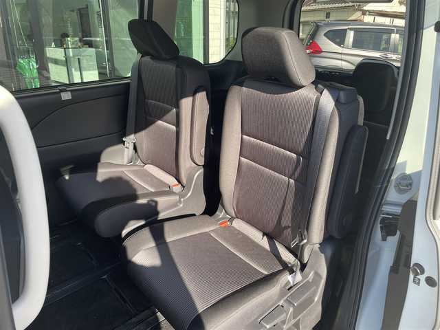 日産 セレナ e－パワー ハイウェイスター V 愛媛県 2020(令2)年 4.9万km ブリリアントホワイトパール 純正10インチナビ　/後席フリップダウンモニター　/全周囲カメラ　/両側電動スライド　/左側ハンズフリースライド　/プロパイロット　/デジタルインナーミラー　/ブラインドスポットモニター　/前後ドライブレコーダー/電動パーキングブレーキ/ステアリングリモコン/電格ミラー/純正ドアバイザー/純正フロアマット/現状サマー(純正AW)(195/65/R15)/TOYOTIRES