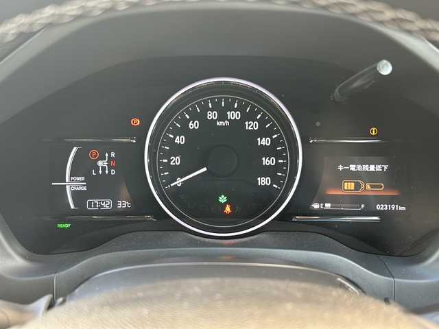 ホンダ ヴェゼル ハイブリッド Z ホンダセンシング 静岡県 2019(平31)年 2.4万km ミッドナイトブルービームM 純正8インチナビ/・CD/DVD/・FM/AM/・フルセグTV/・USB/・HDMI/・Bluetooth/・SD/Music Rack/ホンダセンシング/●衝突軽減ブレーキ〈CMBS〉/●誤発進抑制機能/●歩行者事故低減ステアリング/●路外逸脱抑制機能/●ACC〈アダプティブ・クルーズ・コントロール〉/●LKAS〈車線維持支援システム〉/●先行車発進お知らせ機能/●標識認識機能/主要装備/・純正エアロ/・バックカメラ/・ビルトインＥＴＣ/・ＬＥＤヘッドライト/・フォグランプ/・ハーフレザーシート/・１７インチ純正ＡＷ/・運転席+助手席シートヒーター/・純正ドラレコ/・パドルシフト/・サイドカーテンエアバッグ/・ルーフレール