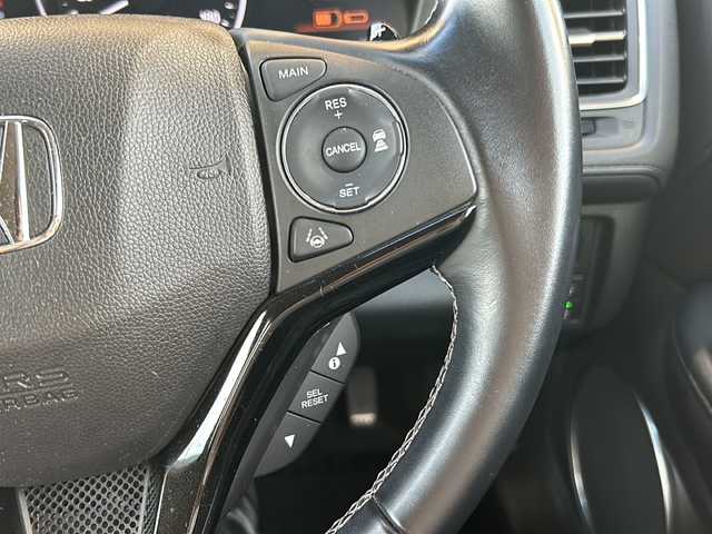 ホンダ ヴェゼル ハイブリッド Z ホンダセンシング 静岡県 2019(平31)年 2.4万km ミッドナイトブルービームM 純正8インチナビ/・CD/DVD/・FM/AM/・フルセグTV/・USB/・HDMI/・Bluetooth/・SD/Music Rack/ホンダセンシング/●衝突軽減ブレーキ〈CMBS〉/●誤発進抑制機能/●歩行者事故低減ステアリング/●路外逸脱抑制機能/●ACC〈アダプティブ・クルーズ・コントロール〉/●LKAS〈車線維持支援システム〉/●先行車発進お知らせ機能/●標識認識機能/主要装備/・純正エアロ/・バックカメラ/・ビルトインＥＴＣ/・ＬＥＤヘッドライト/・フォグランプ/・ハーフレザーシート/・１７インチ純正ＡＷ/・運転席+助手席シートヒーター/・純正ドラレコ/・パドルシフト/・サイドカーテンエアバッグ/・ルーフレール