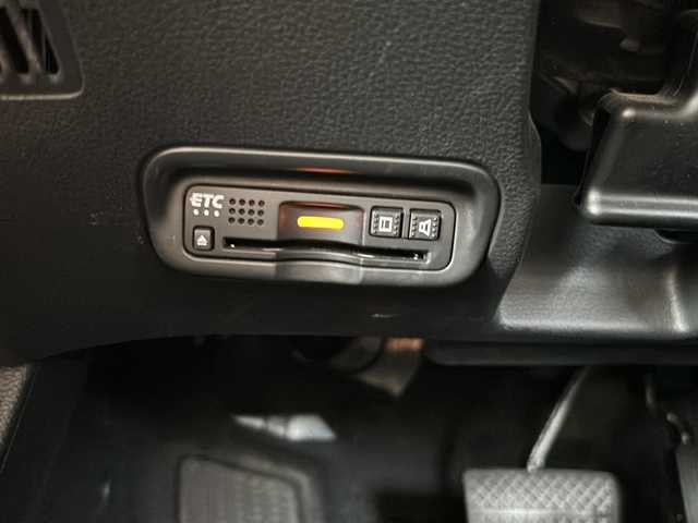 ホンダ ヴェゼル ハイブリッド Z ホンダセンシング 静岡県 2019(平31)年 2.4万km ミッドナイトブルービームM 純正8インチナビ/・CD/DVD/・FM/AM/・フルセグTV/・USB/・HDMI/・Bluetooth/・SD/Music Rack/ホンダセンシング/●衝突軽減ブレーキ〈CMBS〉/●誤発進抑制機能/●歩行者事故低減ステアリング/●路外逸脱抑制機能/●ACC〈アダプティブ・クルーズ・コントロール〉/●LKAS〈車線維持支援システム〉/●先行車発進お知らせ機能/●標識認識機能/主要装備/・純正エアロ/・バックカメラ/・ビルトインＥＴＣ/・ＬＥＤヘッドライト/・フォグランプ/・ハーフレザーシート/・１７インチ純正ＡＷ/・運転席+助手席シートヒーター/・純正ドラレコ/・パドルシフト/・サイドカーテンエアバッグ/・ルーフレール