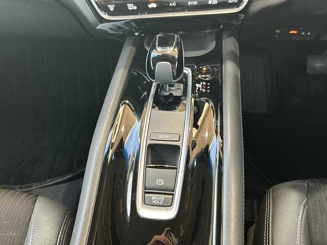 ホンダ ヴェゼル ハイブリッド Z ホンダセンシング 静岡県 2019(平31)年 2.4万km ミッドナイトブルービームM 純正8インチナビ/・CD/DVD/・FM/AM/・フルセグTV/・USB/・HDMI/・Bluetooth/・SD/Music Rack/ホンダセンシング/●衝突軽減ブレーキ〈CMBS〉/●誤発進抑制機能/●歩行者事故低減ステアリング/●路外逸脱抑制機能/●ACC〈アダプティブ・クルーズ・コントロール〉/●LKAS〈車線維持支援システム〉/●先行車発進お知らせ機能/●標識認識機能/主要装備/・純正エアロ/・バックカメラ/・ビルトインＥＴＣ/・ＬＥＤヘッドライト/・フォグランプ/・ハーフレザーシート/・１７インチ純正ＡＷ/・運転席+助手席シートヒーター/・純正ドラレコ/・パドルシフト/・サイドカーテンエアバッグ/・ルーフレール