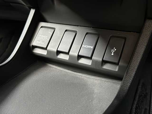 ホンダ ヴェゼル ハイブリッド Z ホンダセンシング 静岡県 2019(平31)年 2.4万km ミッドナイトブルービームM 純正8インチナビ/・CD/DVD/・FM/AM/・フルセグTV/・USB/・HDMI/・Bluetooth/・SD/Music Rack/ホンダセンシング/●衝突軽減ブレーキ〈CMBS〉/●誤発進抑制機能/●歩行者事故低減ステアリング/●路外逸脱抑制機能/●ACC〈アダプティブ・クルーズ・コントロール〉/●LKAS〈車線維持支援システム〉/●先行車発進お知らせ機能/●標識認識機能/主要装備/・純正エアロ/・バックカメラ/・ビルトインＥＴＣ/・ＬＥＤヘッドライト/・フォグランプ/・ハーフレザーシート/・１７インチ純正ＡＷ/・運転席+助手席シートヒーター/・純正ドラレコ/・パドルシフト/・サイドカーテンエアバッグ/・ルーフレール