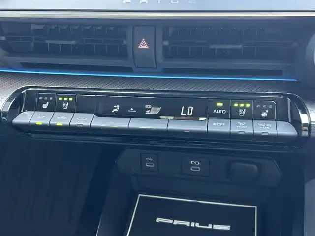 トヨタ プリウス Z 神奈川県 2025(令7)年 0.8万km プラチナホワイトパールマイカ 純正１２．３インチナビ/(AM/FM/フルセグ/MiraCast/USB/Bluetooth)/全方位カメラ/前席シートヒーター/前席シートクーラー/ドライブレコーダー/運転席パワーシート/ＥＴＣ２．０/パワーバックドア/ハンドルヒーター/デジタルインナーミラー/トヨタセーフティーセンス/非接触充電/電子パーキング/オートホールドブレーキ/プッシュスタート/スマートキー