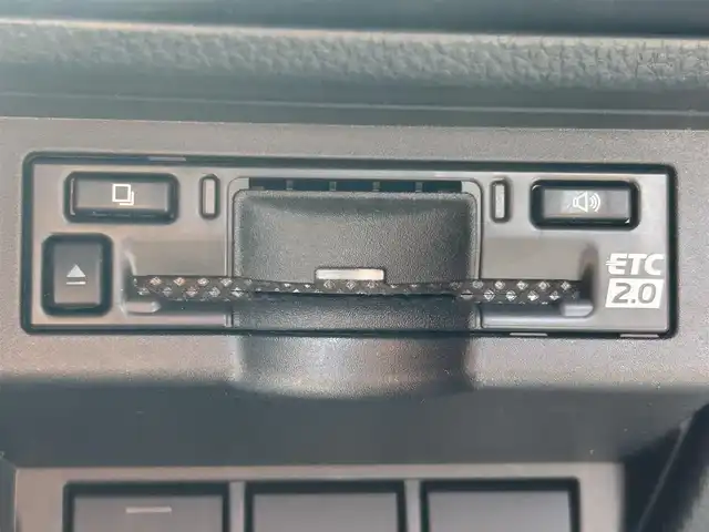 トヨタ プリウス Z 神奈川県 2025(令7)年 0.8万km プラチナホワイトパールマイカ 純正１２．３インチナビ/(AM/FM/フルセグ/MiraCast/USB/Bluetooth)/全方位カメラ/前席シートヒーター/前席シートクーラー/ドライブレコーダー/運転席パワーシート/ＥＴＣ２．０/パワーバックドア/ハンドルヒーター/デジタルインナーミラー/トヨタセーフティーセンス/非接触充電/電子パーキング/オートホールドブレーキ/プッシュスタート/スマートキー