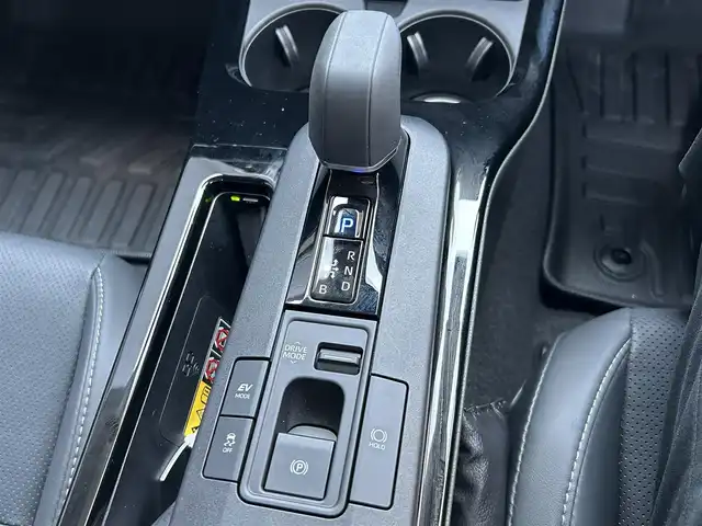 トヨタ プリウス Z 神奈川県 2025(令7)年 0.8万km プラチナホワイトパールマイカ 純正１２．３インチナビ/(AM/FM/フルセグ/MiraCast/USB/Bluetooth)/全方位カメラ/前席シートヒーター/前席シートクーラー/ドライブレコーダー/運転席パワーシート/ＥＴＣ２．０/パワーバックドア/ハンドルヒーター/デジタルインナーミラー/トヨタセーフティーセンス/非接触充電/電子パーキング/オートホールドブレーキ/プッシュスタート/スマートキー