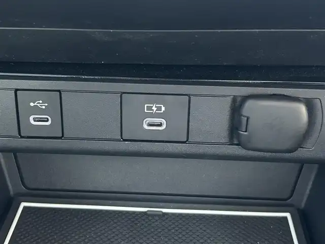 トヨタ プリウス Z 神奈川県 2025(令7)年 0.8万km プラチナホワイトパールマイカ 純正１２．３インチナビ/(AM/FM/フルセグ/MiraCast/USB/Bluetooth)/全方位カメラ/前席シートヒーター/前席シートクーラー/ドライブレコーダー/運転席パワーシート/ＥＴＣ２．０/パワーバックドア/ハンドルヒーター/デジタルインナーミラー/トヨタセーフティーセンス/非接触充電/電子パーキング/オートホールドブレーキ/プッシュスタート/スマートキー