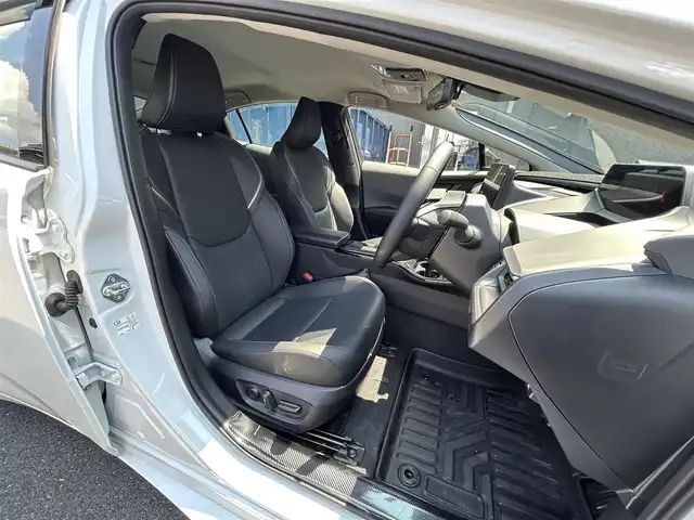 トヨタ プリウス Z 神奈川県 2025(令7)年 0.8万km プラチナホワイトパールマイカ 純正１２．３インチナビ/(AM/FM/フルセグ/MiraCast/USB/Bluetooth)/全方位カメラ/前席シートヒーター/前席シートクーラー/ドライブレコーダー/運転席パワーシート/ＥＴＣ２．０/パワーバックドア/ハンドルヒーター/デジタルインナーミラー/トヨタセーフティーセンス/非接触充電/電子パーキング/オートホールドブレーキ/プッシュスタート/スマートキー