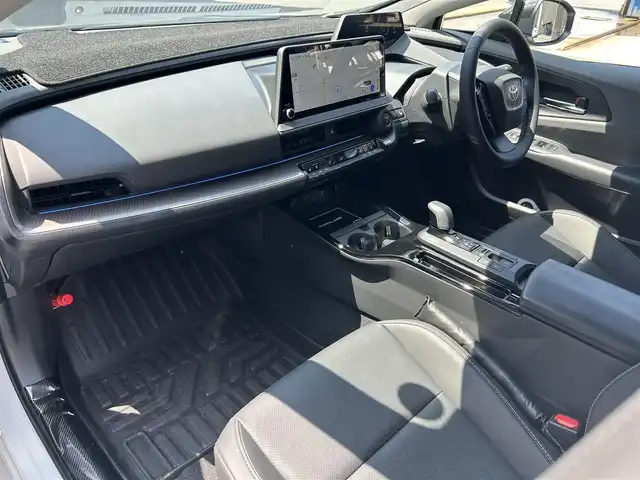トヨタ プリウス Z 神奈川県 2025(令7)年 0.8万km プラチナホワイトパールマイカ 純正１２．３インチナビ/(AM/FM/フルセグ/MiraCast/USB/Bluetooth)/全方位カメラ/前席シートヒーター/前席シートクーラー/ドライブレコーダー/運転席パワーシート/ＥＴＣ２．０/パワーバックドア/ハンドルヒーター/デジタルインナーミラー/トヨタセーフティーセンス/非接触充電/電子パーキング/オートホールドブレーキ/プッシュスタート/スマートキー