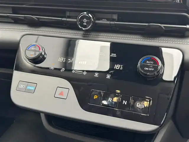 日産 セレナ e－パワー ハイウェイスター V 滋賀県 2025(令7)年 0.1千km プリズムホワイト 登録済未使用車/純正12.3インチナビ/Bluetooth/USB/HDMI/フルセグTV/フロント/サイド/バック/全方位カメラ/追従クルーズコントロール/両側パワースライドドア/ハーフレザーシート/デジタルインナーミラー/ワイヤレス充電/前後ドライブレコーダー/ETC2.0/LEDヘッドライト/オートハイビーム/オートライト/スマートキー