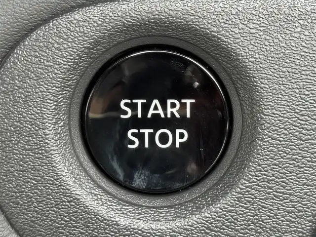 日産 セレナ e－パワー ハイウェイスター V 滋賀県 2025(令7)年 0.1千km プリズムホワイト 登録済未使用車/純正12.3インチナビ/Bluetooth/USB/HDMI/フルセグTV/フロント/サイド/バック/全方位カメラ/追従クルーズコントロール/両側パワースライドドア/ハーフレザーシート/デジタルインナーミラー/ワイヤレス充電/前後ドライブレコーダー/ETC2.0/LEDヘッドライト/オートハイビーム/オートライト/スマートキー