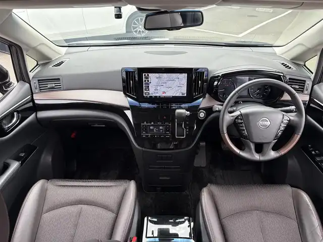 日産 エルグランド 250HWS アーバンクロム 東京都 2022(令4)年 3.8万km 黒 全方位運転支援システム/・エマージェンシーブレーキ/・車線逸脱警報機能/・インテリジェントクルーズコントロール/・ブラインドスポットアシスト/・コーナーセンサー/・アラウンドビューモニター/プッシュスタート/純正ナビ/フルセグTV/ETC/ドライブレコーダー/両側パワースライドドア/パワーバックドア/ハーフレザーシート/オットマン/後席ロールサンシェード/LEDヘッドライト/ドアバイザー/18インチ純正アルミホイール/スマートキー