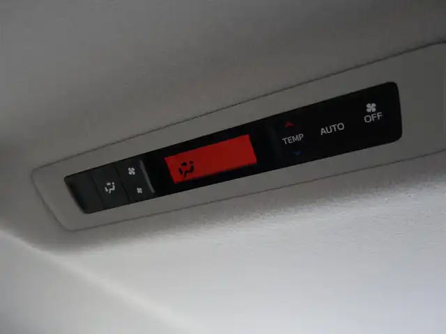 トヨタ ノア Si 山形県 2015(平27)年 5.4万km ブラック 4WD/ワンオーナー/Androidナビ/　　【BT】/両側パワースライドドア/LEDオートヘッドライト/純正16インチアルミホイール/アイドリングストップ/ステアリングスイッチ/MTモード付AT/電動格納ウィンカーミラー/フォグランプ/WAAC/スマートキー/ETC