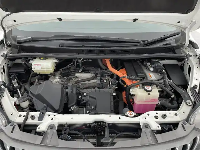 トヨタ エスクァイア ハイブリッド Gi プレミアムパッケージ 千葉県 2018(平30)年 5.8万km ホワイトパールクリスタルシャイン 禁煙車/両側電動ドア/トヨタセーフティセンス/・レーンディパーチャーアラート/・先行車発進システム/・クルーズコントロール/・クリアランスソナー/純正9インチメモリナビ/・型番：NSZT-Y66T/・CD/DVD/Bluetooth/フルセグTV/・バックカメラ/・ビルトインETC/社外フリップダウンモニター/ハーフレザーシート/・DNシートヒーター/革巻きステアリング/・ステアリングスイッチ/・ステアリングヒーター/左右独立エアコン/純正フロアマット/純正15インチAW/電動格納ウインカーミラー/オートライト/・オートマチックハイビーム/・LEDヘッドライト/・LEDフォグランプ