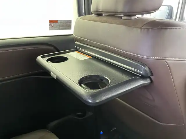 トヨタ エスクァイア ハイブリッド Gi プレミアムパッケージ 千葉県 2018(平30)年 5.8万km ホワイトパールクリスタルシャイン 禁煙車/両側電動ドア/トヨタセーフティセンス/・レーンディパーチャーアラート/・先行車発進システム/・クルーズコントロール/・クリアランスソナー/純正9インチメモリナビ/・型番：NSZT-Y66T/・CD/DVD/Bluetooth/フルセグTV/・バックカメラ/・ビルトインETC/社外フリップダウンモニター/ハーフレザーシート/・DNシートヒーター/革巻きステアリング/・ステアリングスイッチ/・ステアリングヒーター/左右独立エアコン/純正フロアマット/純正15インチAW/電動格納ウインカーミラー/オートライト/・オートマチックハイビーム/・LEDヘッドライト/・LEDフォグランプ