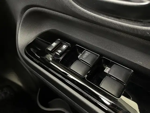 トヨタ アクア S スタイルブラック 福井県 2016(平28)年 9万km ダークブルーマイカ 純正ナビ/ＣＤ／ＡＭ／ＦＭ／ＢＴ／フルセグＴＶ/オートマチックハイビーム/オートライト/車線逸脱防止/横滑り防止/ステアリングスイッチ/純正フロアマット/ＥＴＣ