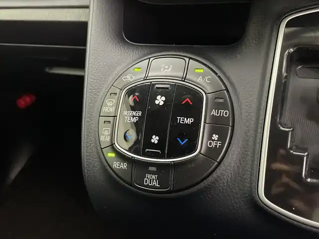 トヨタ ヴォクシー ZS 鹿児島県 2014(平26)年 6.2万km ボルドーマイカメタリック TRDエアロ/社外9インチSDナビ/（FM/AM/DVD/CD/フルセグテレビ/Bluetooth）/アルパイン製10.2インチフリップダウンモニター/ドライブレコーダー/両側パワースライドドア/純正16インチアルミホイール/バックカメラ/革巻きステアリング/アイドリングストップ/ステアリングスイッチ/LEDヘッドライト/オートライト/フォグランプ/純正フロアマット/ウィンカーミラー/ドアバイザー/プッシュスタート/スマートキー/ETC