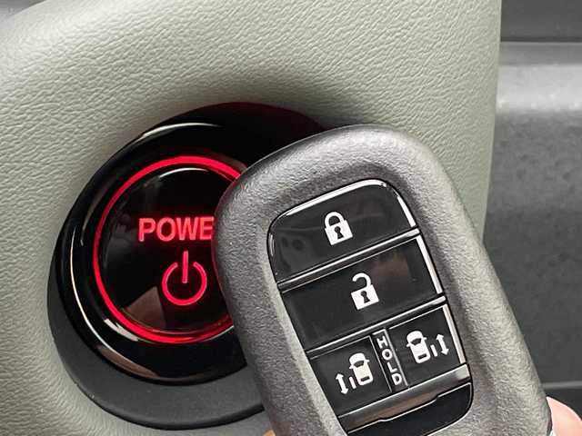 ホンダ フリード ハイブリット e:HEV クロスター 愛知県 2025(令7)年 0.1千km グレー 登録済未使用車/純正9型ディスプレイオーディオナビ/バックカメラ/両側パワースライドドア/シートヒーター/レーダークルーズコントロール/コーナーセンサー/純正アルミホイール/ルーフレール/LEDヘッドライト/衝突軽減システム/フルセグ/Bluetooth/ステアリングスイッチ/スマートキー/プッシュスタート