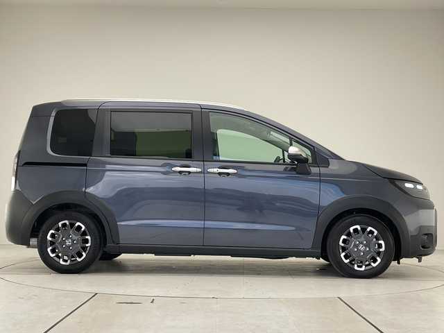 ホンダ フリード ハイブリット e:HEV クロスター 愛知県 2025(令7)年 0.1千km グレー 登録済未使用車/純正9型ディスプレイオーディオナビ/バックカメラ/両側パワースライドドア/シートヒーター/レーダークルーズコントロール/コーナーセンサー/純正アルミホイール/ルーフレール/LEDヘッドライト/衝突軽減システム/フルセグ/Bluetooth/ステアリングスイッチ/スマートキー/プッシュスタート