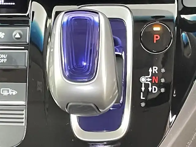 ホンダ フリード ハイブリット モデューロX ホンダセンシング 千葉県 2019(令1)年 7.3万km ホワイトオーキッドパール 禁煙車/ホンダセンシング/・衝突軽減ブレーキ〈CMBS〉/・誤発進抑制機能/・ACC〈アダプティブ・クルーズ・コントロール〉/・LKAS〈車線維持支援システム〉/・歩行者事故低減ステアリング/・路外逸脱抑制機能/・先行車発進お知らせ機能/・標識認識機能/純正9インチメモリナビ/　CD/DVD/BT/フルセグTV/両側パワースライドドア/バックカメラ/ETC/スマートキー&プッシュスタート/電動格納ミラー/革巻きステアリング/ステアリングスイッチ/社外17インチアルミホイール