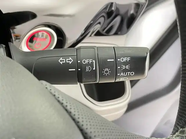 ホンダ フリード ハイブリット モデューロX ホンダセンシング 千葉県 2019(令1)年 7.3万km ホワイトオーキッドパール 禁煙車/ホンダセンシング/・衝突軽減ブレーキ〈CMBS〉/・誤発進抑制機能/・ACC〈アダプティブ・クルーズ・コントロール〉/・LKAS〈車線維持支援システム〉/・歩行者事故低減ステアリング/・路外逸脱抑制機能/・先行車発進お知らせ機能/・標識認識機能/純正9インチメモリナビ/　CD/DVD/BT/フルセグTV/両側パワースライドドア/バックカメラ/ETC/スマートキー&プッシュスタート/電動格納ミラー/革巻きステアリング/ステアリングスイッチ/社外17インチアルミホイール