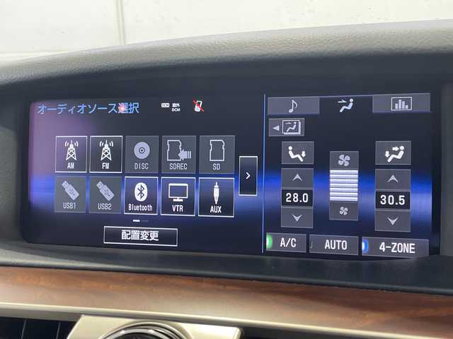 レクサス ＬＳ 600hL エグゼクティブP 秋田県 2015(平27)年 2.3万km ソニックシルバー ４WD/純正SDナビ(BT/DTV/CD/DVD)/ビルトインETC/LEXUS Safety System＋/・プリクラッシュセーフティー/・レーンディパーチャーアラート/・オートマチックハイビーム/・レーダークルーズコントロール/電動リアゲート/電動サイド＆リアサンシェード/全席パワーシート/全席シートヒーター/全席エアシート/左後席マッサージ機能有/純正後席モニター/リアセンターコンソール/オットマン/クリアランスソナー/運転支援システム(DSSS)