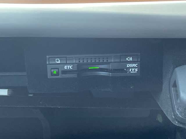 レクサス ＬＳ 600hL エグゼクティブP 秋田県 2015(平27)年 2.3万km ソニックシルバー ４WD/純正SDナビ(BT/DTV/CD/DVD)/ビルトインETC/LEXUS Safety System＋/・プリクラッシュセーフティー/・レーンディパーチャーアラート/・オートマチックハイビーム/・レーダークルーズコントロール/電動リアゲート/電動サイド＆リアサンシェード/全席パワーシート/全席シートヒーター/全席エアシート/左後席マッサージ機能有/純正後席モニター/リアセンターコンソール/オットマン/クリアランスソナー/運転支援システム(DSSS)