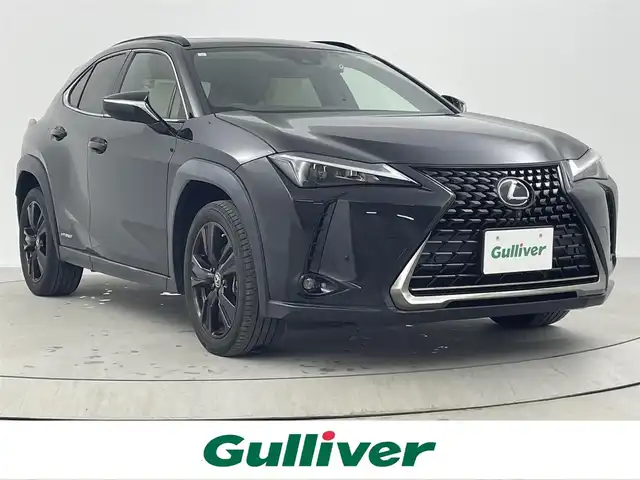 レクサス ＵＸ 250h アーバンエレガンス 熊本県 2021(令3)年 5万km グラファイトブラックガラスフレーク 純正メーカーＯＰナビＤＴＶ/・CD/DVD/BT/SD/USB/フルセグ/パノラミックビューモニター/ビルトインETC2.0/白革シート/・パワーシート/・エアーシート/サンルーフ/ハンドルヒーター/ステアリングスイッチ/前後ドライブレコーダー/パワーバックドア/ブラックルーフレール/LEDヘッドライト/・フォグ/ウィンカードアミラー/Lexus Safety System+/・プリクラッシュセーフティ/・レーダークルーズコントロール/・レーントレーシングアシスト/・レーンディパーチャーアラート/・ロードサインアシスト/・発進遅れ告知機能/マット/スマートキー/保証書・取説有り