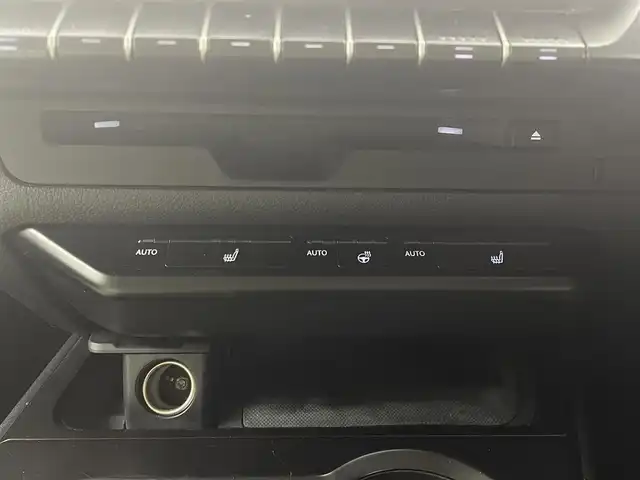 レクサス ＵＸ 250h アーバンエレガンス 熊本県 2021(令3)年 5万km グラファイトブラックガラスフレーク 純正メーカーＯＰナビＤＴＶ/・CD/DVD/BT/SD/USB/フルセグ/パノラミックビューモニター/ビルトインETC2.0/白革シート/・パワーシート/・エアーシート/サンルーフ/ハンドルヒーター/ステアリングスイッチ/前後ドライブレコーダー/パワーバックドア/ブラックルーフレール/LEDヘッドライト/・フォグ/ウィンカードアミラー/Lexus Safety System+/・プリクラッシュセーフティ/・レーダークルーズコントロール/・レーントレーシングアシスト/・レーンディパーチャーアラート/・ロードサインアシスト/・発進遅れ告知機能/マット/スマートキー/保証書・取説有り