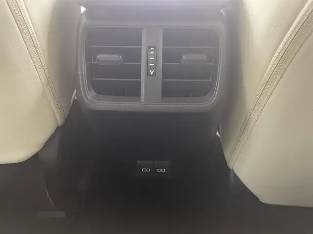 レクサス ＵＸ 250h アーバンエレガンス 熊本県 2021(令3)年 5万km グラファイトブラックガラスフレーク 純正メーカーＯＰナビＤＴＶ/・CD/DVD/BT/SD/USB/フルセグ/パノラミックビューモニター/ビルトインETC2.0/白革シート/・パワーシート/・エアーシート/サンルーフ/ハンドルヒーター/ステアリングスイッチ/前後ドライブレコーダー/パワーバックドア/ブラックルーフレール/LEDヘッドライト/・フォグ/ウィンカードアミラー/Lexus Safety System+/・プリクラッシュセーフティ/・レーダークルーズコントロール/・レーントレーシングアシスト/・レーンディパーチャーアラート/・ロードサインアシスト/・発進遅れ告知機能/マット/スマートキー/保証書・取説有り