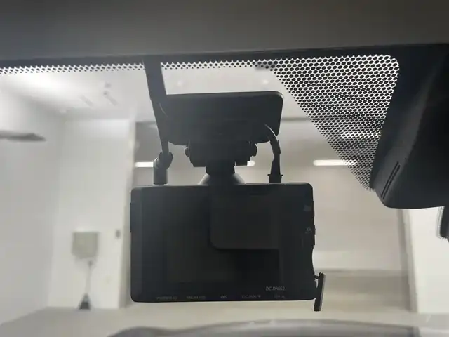 レクサス ＵＸ 250h アーバンエレガンス 熊本県 2021(令3)年 5万km グラファイトブラックガラスフレーク 純正メーカーＯＰナビＤＴＶ/・CD/DVD/BT/SD/USB/フルセグ/パノラミックビューモニター/ビルトインETC2.0/白革シート/・パワーシート/・エアーシート/サンルーフ/ハンドルヒーター/ステアリングスイッチ/前後ドライブレコーダー/パワーバックドア/ブラックルーフレール/LEDヘッドライト/・フォグ/ウィンカードアミラー/Lexus Safety System+/・プリクラッシュセーフティ/・レーダークルーズコントロール/・レーントレーシングアシスト/・レーンディパーチャーアラート/・ロードサインアシスト/・発進遅れ告知機能/マット/スマートキー/保証書・取説有り