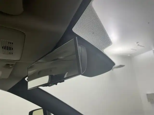 レクサス ＵＸ 250h アーバンエレガンス 熊本県 2021(令3)年 5万km グラファイトブラックガラスフレーク 純正メーカーＯＰナビＤＴＶ/・CD/DVD/BT/SD/USB/フルセグ/パノラミックビューモニター/ビルトインETC2.0/白革シート/・パワーシート/・エアーシート/サンルーフ/ハンドルヒーター/ステアリングスイッチ/前後ドライブレコーダー/パワーバックドア/ブラックルーフレール/LEDヘッドライト/・フォグ/ウィンカードアミラー/Lexus Safety System+/・プリクラッシュセーフティ/・レーダークルーズコントロール/・レーントレーシングアシスト/・レーンディパーチャーアラート/・ロードサインアシスト/・発進遅れ告知機能/マット/スマートキー/保証書・取説有り