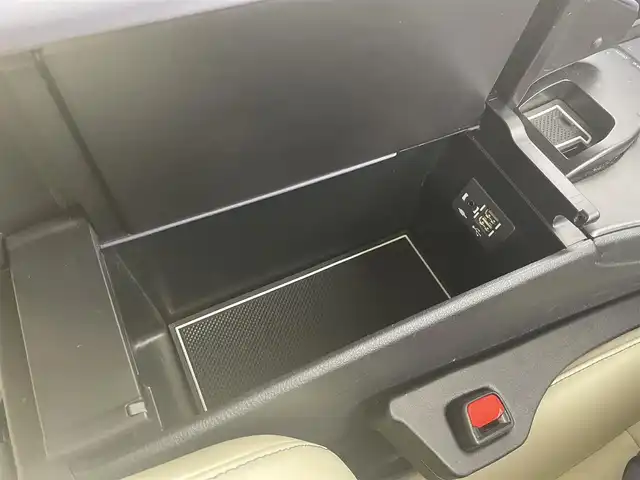 レクサス ＵＸ 250h アーバンエレガンス 熊本県 2021(令3)年 5万km グラファイトブラックガラスフレーク 純正メーカーＯＰナビＤＴＶ/・CD/DVD/BT/SD/USB/フルセグ/パノラミックビューモニター/ビルトインETC2.0/白革シート/・パワーシート/・エアーシート/サンルーフ/ハンドルヒーター/ステアリングスイッチ/前後ドライブレコーダー/パワーバックドア/ブラックルーフレール/LEDヘッドライト/・フォグ/ウィンカードアミラー/Lexus Safety System+/・プリクラッシュセーフティ/・レーダークルーズコントロール/・レーントレーシングアシスト/・レーンディパーチャーアラート/・ロードサインアシスト/・発進遅れ告知機能/マット/スマートキー/保証書・取説有り