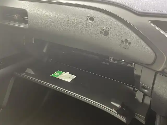 レクサス ＵＸ 250h アーバンエレガンス 熊本県 2021(令3)年 5万km グラファイトブラックガラスフレーク 純正メーカーＯＰナビＤＴＶ/・CD/DVD/BT/SD/USB/フルセグ/パノラミックビューモニター/ビルトインETC2.0/白革シート/・パワーシート/・エアーシート/サンルーフ/ハンドルヒーター/ステアリングスイッチ/前後ドライブレコーダー/パワーバックドア/ブラックルーフレール/LEDヘッドライト/・フォグ/ウィンカードアミラー/Lexus Safety System+/・プリクラッシュセーフティ/・レーダークルーズコントロール/・レーントレーシングアシスト/・レーンディパーチャーアラート/・ロードサインアシスト/・発進遅れ告知機能/マット/スマートキー/保証書・取説有り