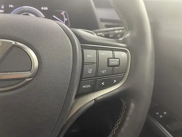 レクサス ＵＸ 250h アーバンエレガンス 熊本県 2021(令3)年 5万km グラファイトブラックガラスフレーク 純正メーカーＯＰナビＤＴＶ/・CD/DVD/BT/SD/USB/フルセグ/パノラミックビューモニター/ビルトインETC2.0/白革シート/・パワーシート/・エアーシート/サンルーフ/ハンドルヒーター/ステアリングスイッチ/前後ドライブレコーダー/パワーバックドア/ブラックルーフレール/LEDヘッドライト/・フォグ/ウィンカードアミラー/Lexus Safety System+/・プリクラッシュセーフティ/・レーダークルーズコントロール/・レーントレーシングアシスト/・レーンディパーチャーアラート/・ロードサインアシスト/・発進遅れ告知機能/マット/スマートキー/保証書・取説有り