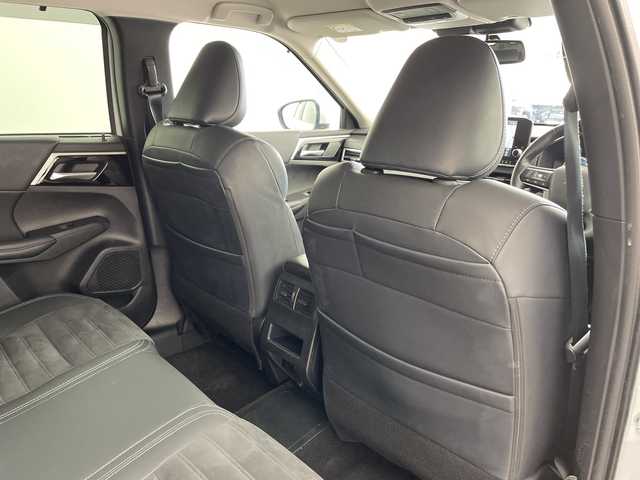 三菱 アウトランダー ＰＨＥＶ G 兵庫県 2022(令4)年 6.9万km ホワイトダイヤモンド ・充電ケーブル車載/・マイパイロット/・ハンドル支援/・車線逸脱警報/・車線逸脱防止支援/・後側方接近車両検知警報/・後側方衝突防止支援/・前方衝突防止支援/・踏み間違い衝突防止アシスト/・標識認識/・後退時車両検知警報/・レーダークルーズコントロール/・オートマチックハイビーム/・純正9型ナビ＆フルセグ＆BT＆USB/・全方位カメラ/・置くだけ充電/・AC100V電源/・パワーバックドア（ハンズフリー機能付き）/・BSM/・ハーフレザーシート/・前席シートヒーター/・前席パワーシート/・ステアリングヒーター/・ステアリングスイッチ/・スマートキー/・プッシュスタート/・スペアキー/・LEDライト/・フォグ/・オートライト/・純正20インチアルミホイール/・寒冷地仕様/・フロントワイパーデアイサー/・自動防眩ミラー/・ロールサンシェード