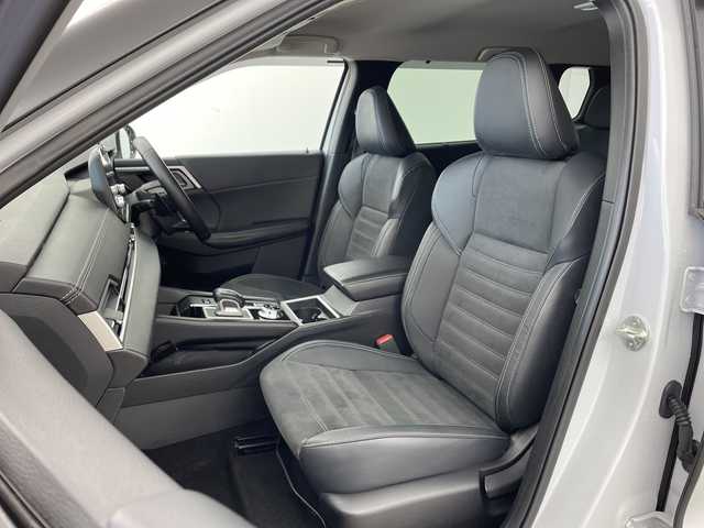 三菱 アウトランダー ＰＨＥＶ G 兵庫県 2022(令4)年 6.9万km ホワイトダイヤモンド ・充電ケーブル車載/・マイパイロット/・ハンドル支援/・車線逸脱警報/・車線逸脱防止支援/・後側方接近車両検知警報/・後側方衝突防止支援/・前方衝突防止支援/・踏み間違い衝突防止アシスト/・標識認識/・後退時車両検知警報/・レーダークルーズコントロール/・オートマチックハイビーム/・純正9型ナビ＆フルセグ＆BT＆USB/・全方位カメラ/・置くだけ充電/・AC100V電源/・パワーバックドア（ハンズフリー機能付き）/・BSM/・ハーフレザーシート/・前席シートヒーター/・前席パワーシート/・ステアリングヒーター/・ステアリングスイッチ/・スマートキー/・プッシュスタート/・スペアキー/・LEDライト/・フォグ/・オートライト/・純正20インチアルミホイール/・寒冷地仕様/・フロントワイパーデアイサー/・自動防眩ミラー/・ロールサンシェード