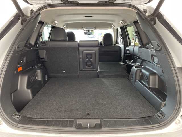 三菱 アウトランダー ＰＨＥＶ G 兵庫県 2022(令4)年 6.9万km ホワイトダイヤモンド ・充電ケーブル車載/・マイパイロット/・ハンドル支援/・車線逸脱警報/・車線逸脱防止支援/・後側方接近車両検知警報/・後側方衝突防止支援/・前方衝突防止支援/・踏み間違い衝突防止アシスト/・標識認識/・後退時車両検知警報/・レーダークルーズコントロール/・オートマチックハイビーム/・純正9型ナビ＆フルセグ＆BT＆USB/・全方位カメラ/・置くだけ充電/・AC100V電源/・パワーバックドア（ハンズフリー機能付き）/・BSM/・ハーフレザーシート/・前席シートヒーター/・前席パワーシート/・ステアリングヒーター/・ステアリングスイッチ/・スマートキー/・プッシュスタート/・スペアキー/・LEDライト/・フォグ/・オートライト/・純正20インチアルミホイール/・寒冷地仕様/・フロントワイパーデアイサー/・自動防眩ミラー/・ロールサンシェード