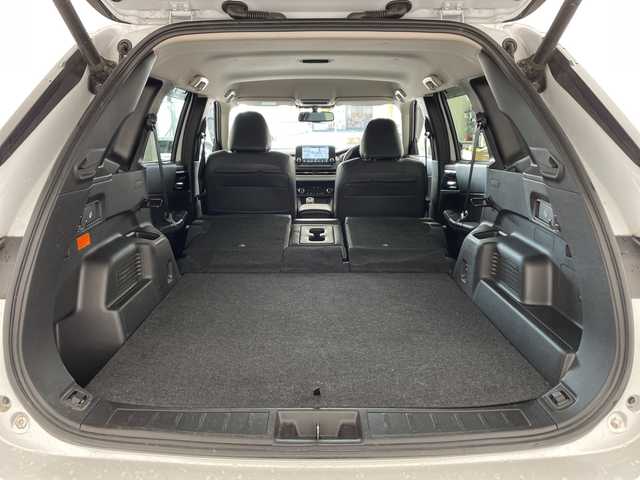 三菱 アウトランダー ＰＨＥＶ G 兵庫県 2022(令4)年 6.9万km ホワイトダイヤモンド ・充電ケーブル車載/・マイパイロット/・ハンドル支援/・車線逸脱警報/・車線逸脱防止支援/・後側方接近車両検知警報/・後側方衝突防止支援/・前方衝突防止支援/・踏み間違い衝突防止アシスト/・標識認識/・後退時車両検知警報/・レーダークルーズコントロール/・オートマチックハイビーム/・純正9型ナビ＆フルセグ＆BT＆USB/・全方位カメラ/・置くだけ充電/・AC100V電源/・パワーバックドア（ハンズフリー機能付き）/・BSM/・ハーフレザーシート/・前席シートヒーター/・前席パワーシート/・ステアリングヒーター/・ステアリングスイッチ/・スマートキー/・プッシュスタート/・スペアキー/・LEDライト/・フォグ/・オートライト/・純正20インチアルミホイール/・寒冷地仕様/・フロントワイパーデアイサー/・自動防眩ミラー/・ロールサンシェード