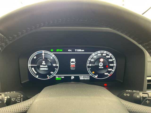 三菱 アウトランダー ＰＨＥＶ G 兵庫県 2022(令4)年 6.9万km ホワイトダイヤモンド ・充電ケーブル車載/・マイパイロット/・ハンドル支援/・車線逸脱警報/・車線逸脱防止支援/・後側方接近車両検知警報/・後側方衝突防止支援/・前方衝突防止支援/・踏み間違い衝突防止アシスト/・標識認識/・後退時車両検知警報/・レーダークルーズコントロール/・オートマチックハイビーム/・純正9型ナビ＆フルセグ＆BT＆USB/・全方位カメラ/・置くだけ充電/・AC100V電源/・パワーバックドア（ハンズフリー機能付き）/・BSM/・ハーフレザーシート/・前席シートヒーター/・前席パワーシート/・ステアリングヒーター/・ステアリングスイッチ/・スマートキー/・プッシュスタート/・スペアキー/・LEDライト/・フォグ/・オートライト/・純正20インチアルミホイール/・寒冷地仕様/・フロントワイパーデアイサー/・自動防眩ミラー/・ロールサンシェード