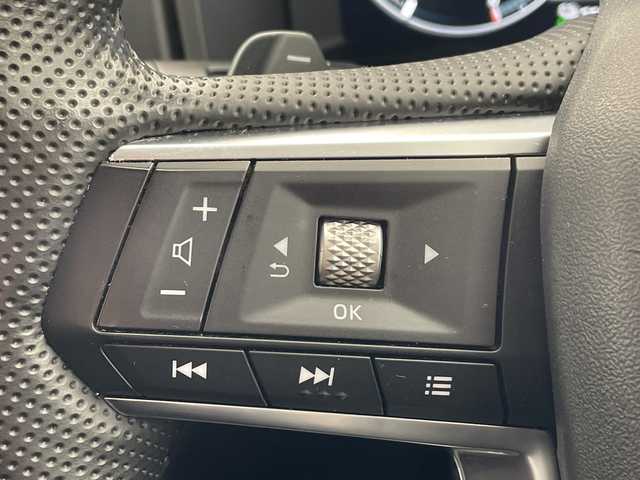 三菱 アウトランダー ＰＨＥＶ G 兵庫県 2022(令4)年 6.9万km ホワイトダイヤモンド ・充電ケーブル車載/・マイパイロット/・ハンドル支援/・車線逸脱警報/・車線逸脱防止支援/・後側方接近車両検知警報/・後側方衝突防止支援/・前方衝突防止支援/・踏み間違い衝突防止アシスト/・標識認識/・後退時車両検知警報/・レーダークルーズコントロール/・オートマチックハイビーム/・純正9型ナビ＆フルセグ＆BT＆USB/・全方位カメラ/・置くだけ充電/・AC100V電源/・パワーバックドア（ハンズフリー機能付き）/・BSM/・ハーフレザーシート/・前席シートヒーター/・前席パワーシート/・ステアリングヒーター/・ステアリングスイッチ/・スマートキー/・プッシュスタート/・スペアキー/・LEDライト/・フォグ/・オートライト/・純正20インチアルミホイール/・寒冷地仕様/・フロントワイパーデアイサー/・自動防眩ミラー/・ロールサンシェード