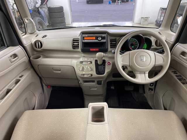 ホンダ Ｎ ＢＯＸ G 道央・札幌 2013(平25)年 13万km クリスタルブラックパール ・4WD/・CD/AM/FM/AUX/・ミラーヒーター/・両側スライドドア/・純正フロアマット/・純正ドアバイザー/・横滑り防止/・ABS/・夏タイヤAWセット積込/・ライトレベライザー/・プッシュスタート/・スマートキー