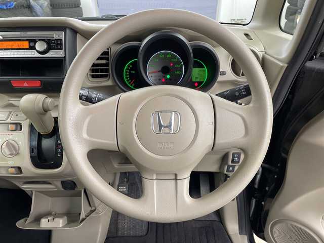 ホンダ Ｎ ＢＯＸ G 道央・札幌 2013(平25)年 13万km クリスタルブラックパール ・4WD/・CD/AM/FM/AUX/・ミラーヒーター/・両側スライドドア/・純正フロアマット/・純正ドアバイザー/・横滑り防止/・ABS/・夏タイヤAWセット積込/・ライトレベライザー/・プッシュスタート/・スマートキー