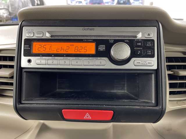 ホンダ Ｎ ＢＯＸ G 道央・札幌 2013(平25)年 13万km クリスタルブラックパール ・4WD/・CD/AM/FM/AUX/・ミラーヒーター/・両側スライドドア/・純正フロアマット/・純正ドアバイザー/・横滑り防止/・ABS/・夏タイヤAWセット積込/・ライトレベライザー/・プッシュスタート/・スマートキー