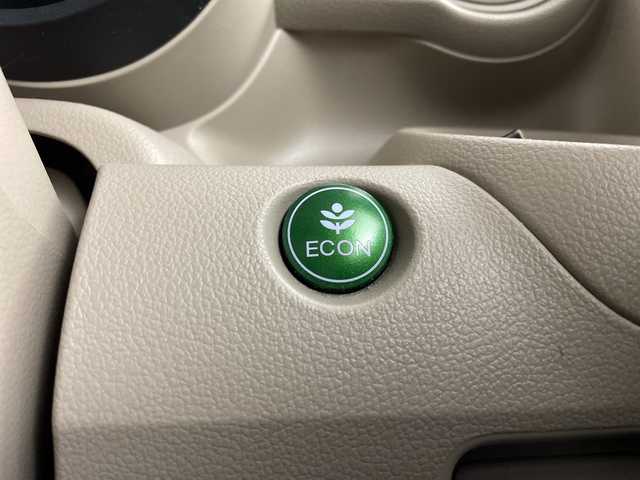 ホンダ Ｎ ＢＯＸ G 道央・札幌 2013(平25)年 13万km クリスタルブラックパール ・4WD/・CD/AM/FM/AUX/・ミラーヒーター/・両側スライドドア/・純正フロアマット/・純正ドアバイザー/・横滑り防止/・ABS/・夏タイヤAWセット積込/・ライトレベライザー/・プッシュスタート/・スマートキー