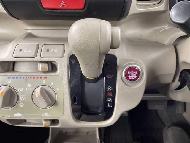 ホンダ Ｎ ＢＯＸ G 道央・札幌 2013(平25)年 13万km クリスタルブラックパール ・4WD/・CD/AM/FM/AUX/・ミラーヒーター/・両側スライドドア/・純正フロアマット/・純正ドアバイザー/・横滑り防止/・ABS/・夏タイヤAWセット積込/・ライトレベライザー/・プッシュスタート/・スマートキー