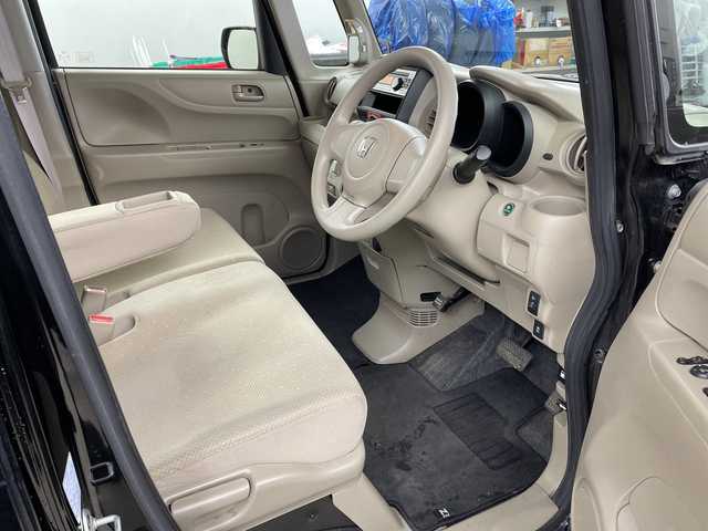 ホンダ Ｎ ＢＯＸ G 道央・札幌 2013(平25)年 13万km クリスタルブラックパール ・4WD/・CD/AM/FM/AUX/・ミラーヒーター/・両側スライドドア/・純正フロアマット/・純正ドアバイザー/・横滑り防止/・ABS/・夏タイヤAWセット積込/・ライトレベライザー/・プッシュスタート/・スマートキー