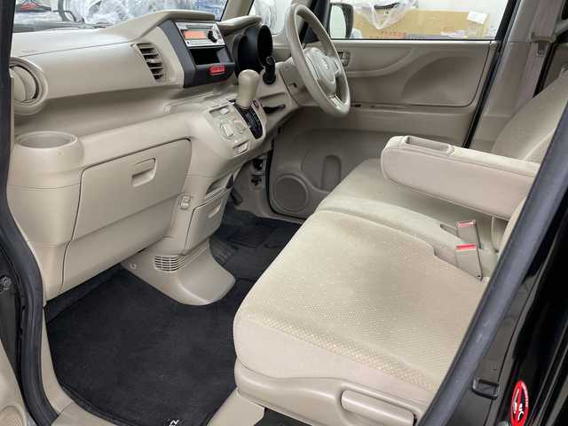 ホンダ Ｎ ＢＯＸ G 道央・札幌 2013(平25)年 13万km クリスタルブラックパール ・4WD/・CD/AM/FM/AUX/・ミラーヒーター/・両側スライドドア/・純正フロアマット/・純正ドアバイザー/・横滑り防止/・ABS/・夏タイヤAWセット積込/・ライトレベライザー/・プッシュスタート/・スマートキー