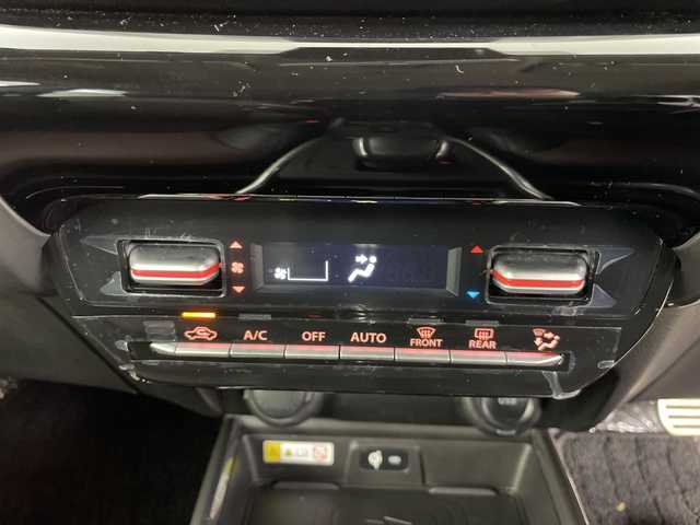 スズキ フロンクス 道央・札幌 2024(令6)年 1万km 茶Ⅱ ・4WD/・純正ディスプレイ9インチ/・フルセグ/BT/USB/・全方位カメラ/・ハーフレザーシート/・コーナーセンサー/・シートヒーター/・スズキセーフティサポート/・アダプティブクルーズコントロール/・LEDオートライト/・ハイビームアシスト/・ダウンヒルアシストコントロール/・グリップコントロール/・スマートキー×2/・純正フロアマット/・純正ドアバイザー/・横滑り防止装置