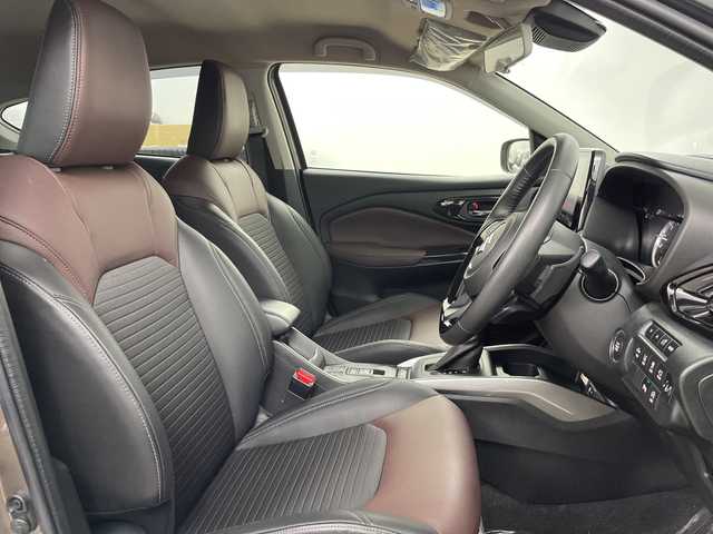 スズキ フロンクス 道央・札幌 2024(令6)年 1万km 茶Ⅱ ・4WD/・純正ディスプレイ9インチ/・フルセグ/BT/USB/・全方位カメラ/・ハーフレザーシート/・コーナーセンサー/・シートヒーター/・スズキセーフティサポート/・アダプティブクルーズコントロール/・LEDオートライト/・ハイビームアシスト/・ダウンヒルアシストコントロール/・グリップコントロール/・スマートキー×2/・純正フロアマット/・純正ドアバイザー/・横滑り防止装置